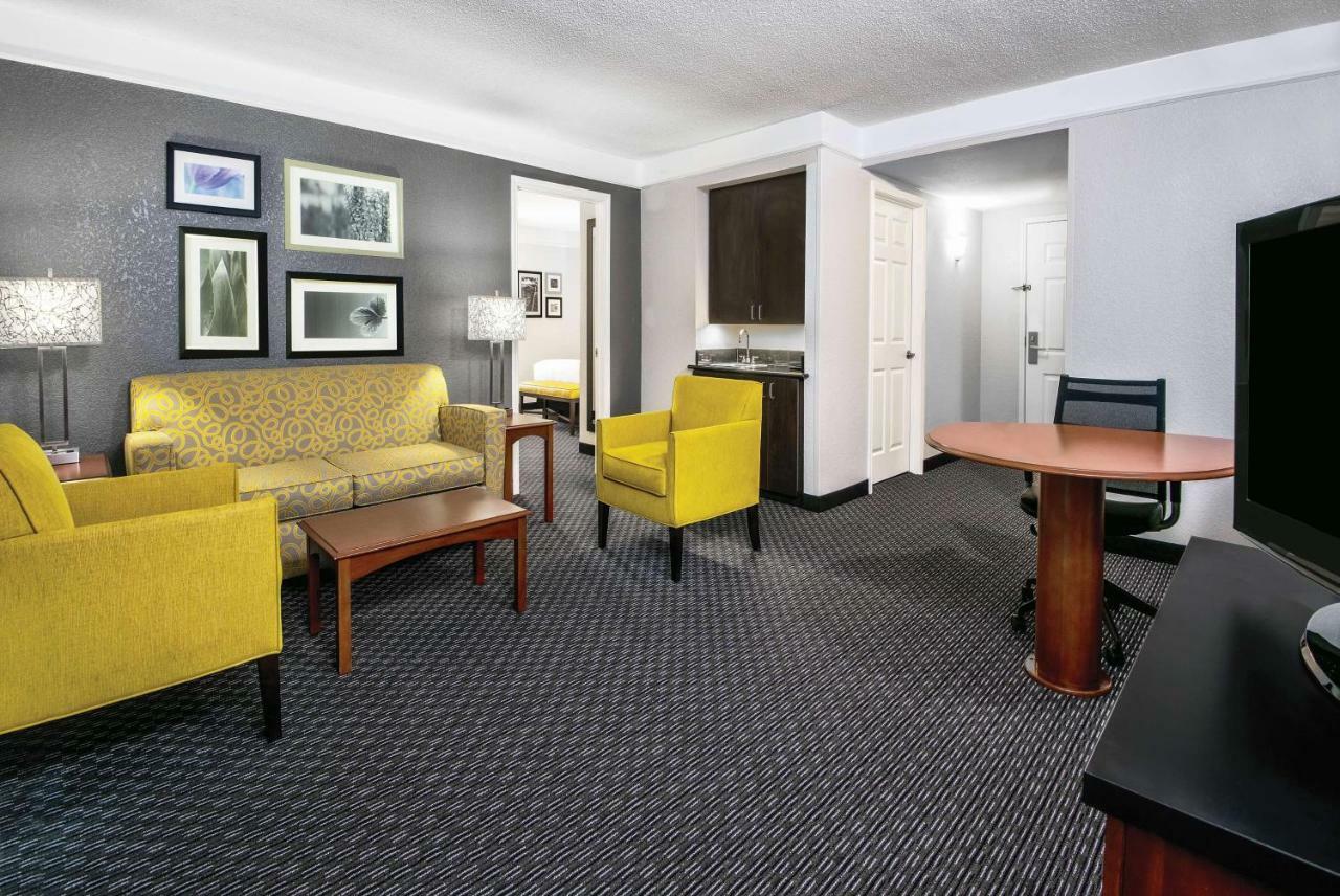 La Quinta Inn & Suites By Wyndham San Antonio Riverwalk Buitenkant foto